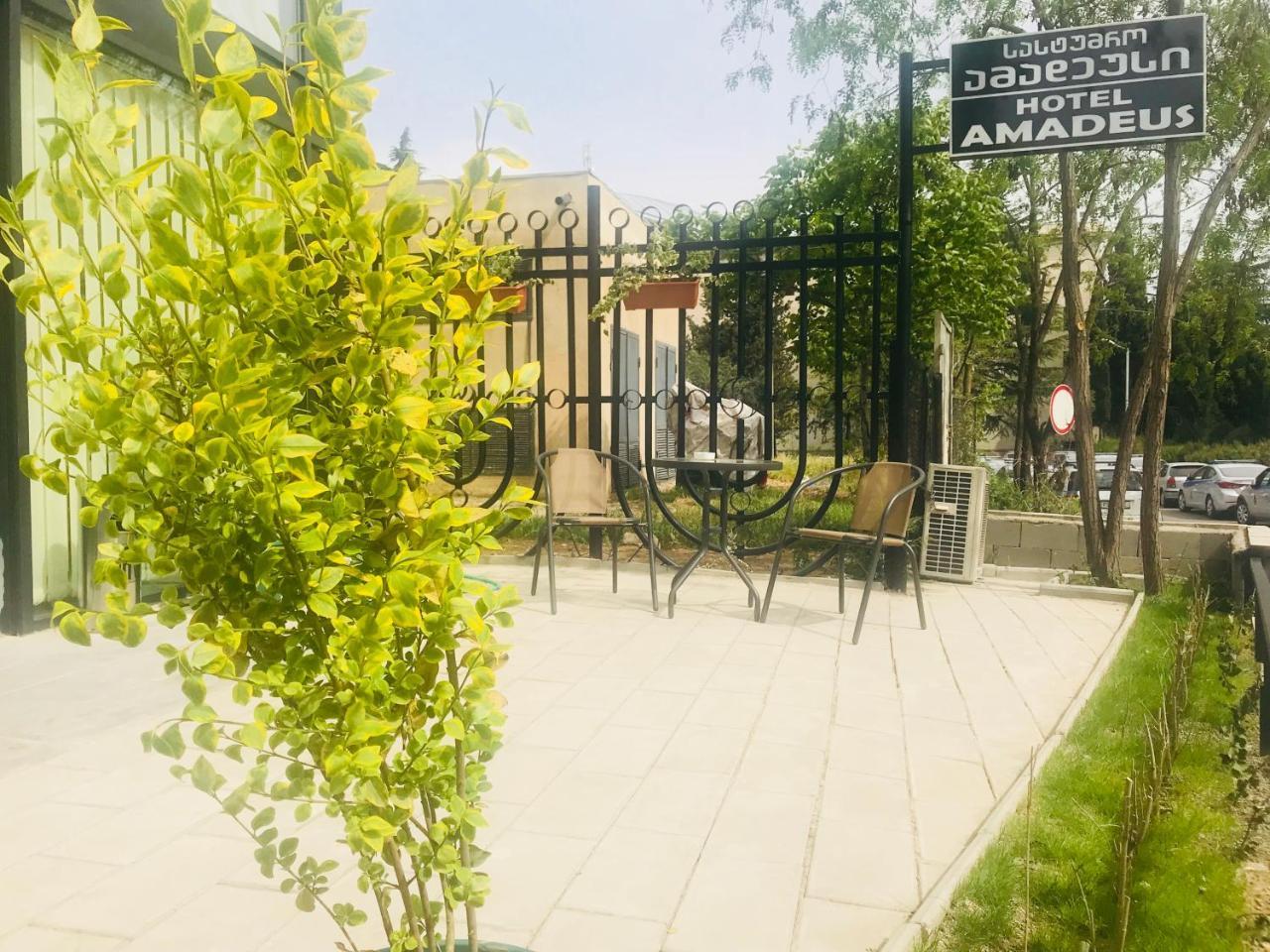 Amadeus Hotel Tiflis Exterior foto